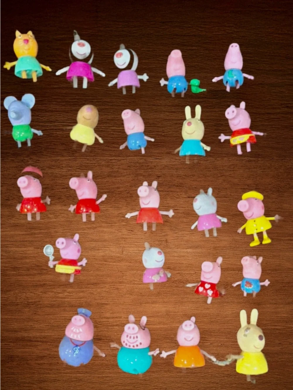 PEPPA PIG  FAMILY AND FRIENDS LOF OF 23  FIGURES